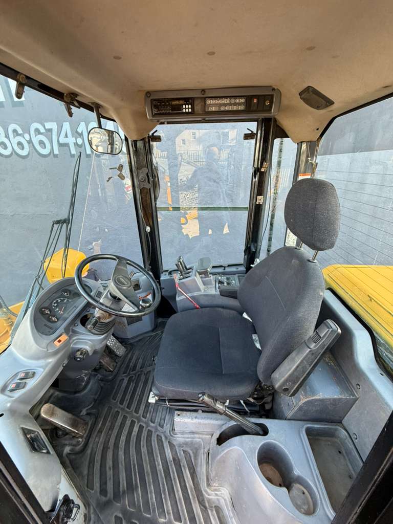 2007 Komatsu WA320-5L Wheel Loader