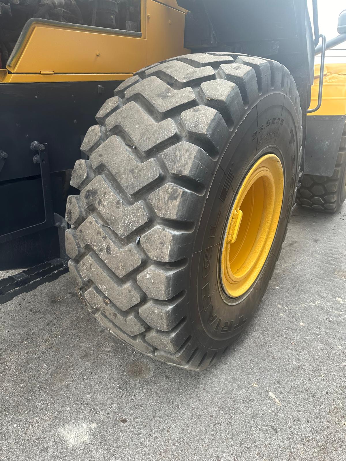 2014 Komatsu WA380-7 Wheel Loader